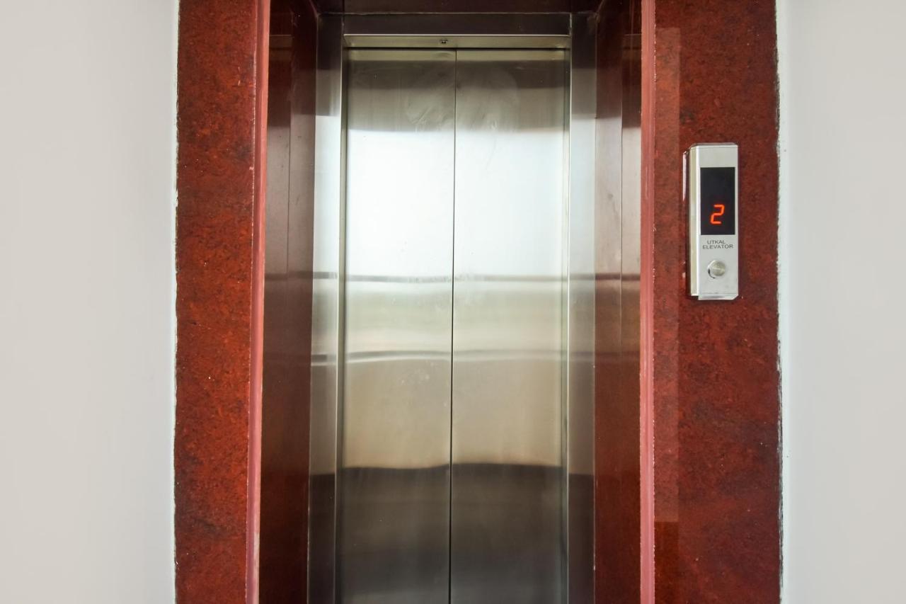 Collection O Red Velvet Premium Hotel Balianta Exterior photo