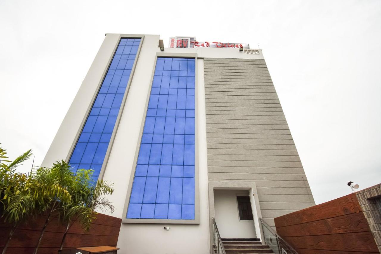 Collection O Red Velvet Premium Hotel Balianta Exterior photo
