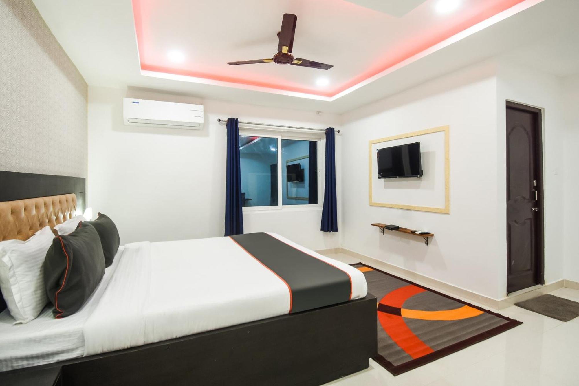 Collection O Red Velvet Premium Hotel Balianta Exterior photo