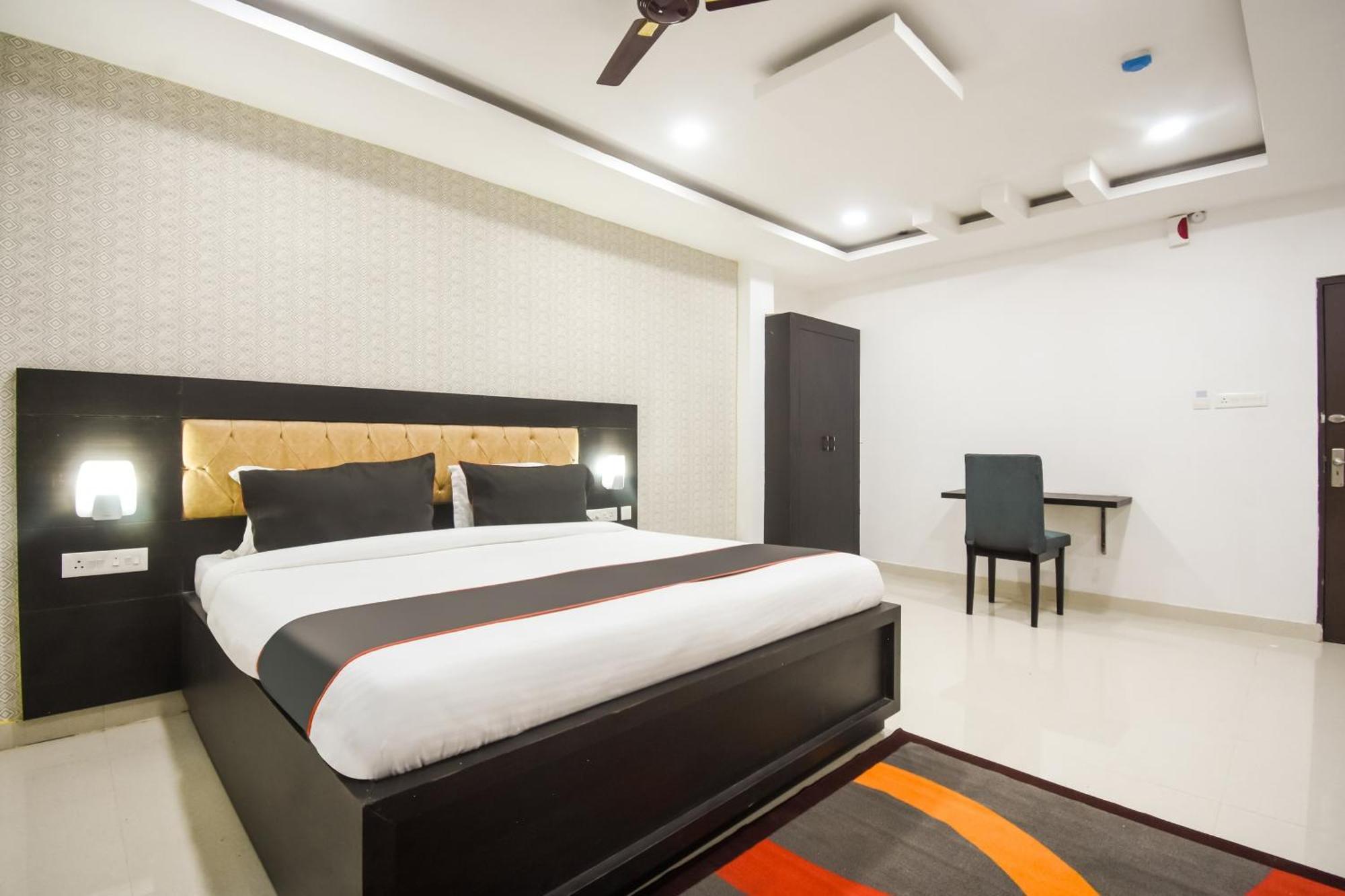 Collection O Red Velvet Premium Hotel Balianta Exterior photo