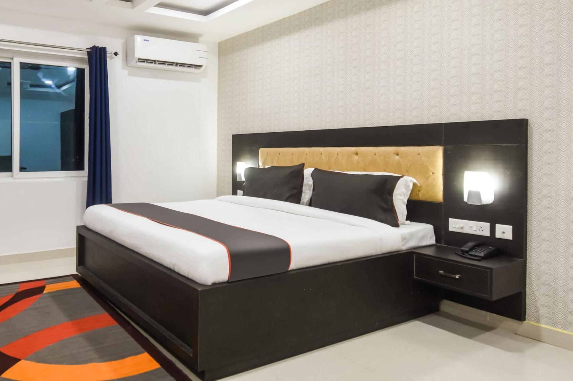 Collection O Red Velvet Premium Hotel Balianta Exterior photo